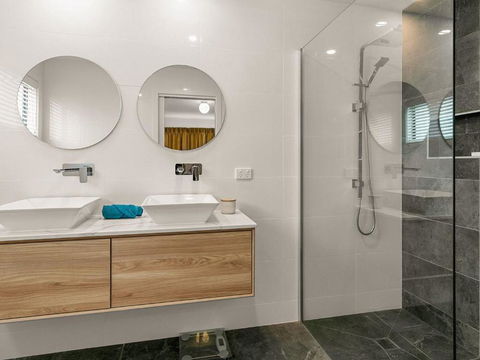 Waikiki Views - Goulburn Accommodation 2