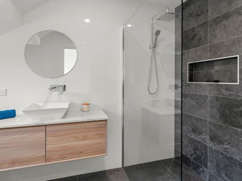 Waikiki Views - Goulburn Accommodation 5
