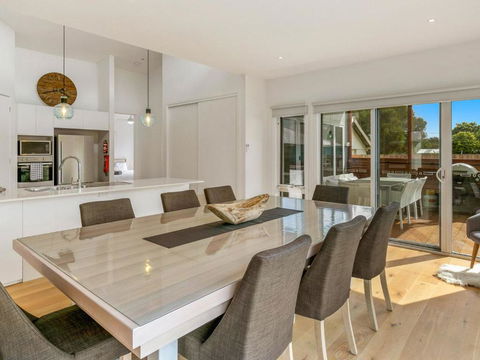 Absolutely Beach - Goulburn Accommodation 3
