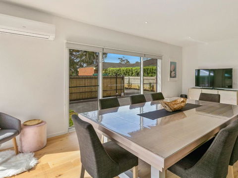 Absolutely Beach - Goulburn Accommodation 1