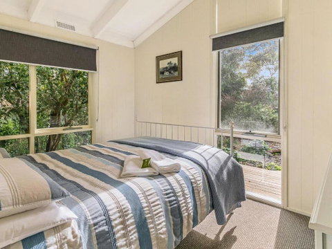 Hakea Bush Cabin - Goulburn Accommodation 3