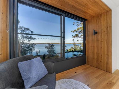 ESTUARY HOUSE Basin View 4pm Check Out Sundays - Goulburn Accommodation 6