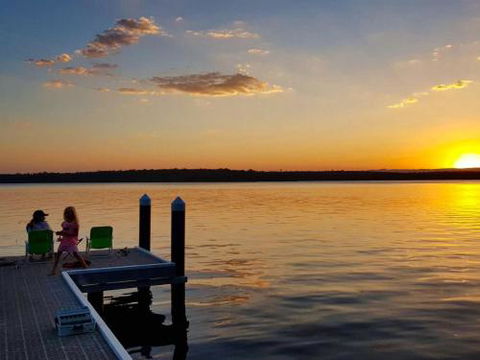 ESTUARY HOUSE Basin View 4pm Check Out Sundays - Goulburn Accommodation 3