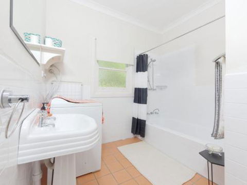 Redwood Cottage Burradoo Getaway Southern Highlands 4pm Check Out Sunday - Goulburn Accommodation 3