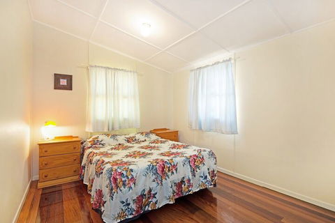 Close To Water Restaurants & Clubs Toorbul St. Bongaree - Goulburn Accommodation 4