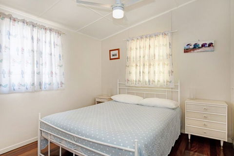 Close To Water Restaurants & Clubs Toorbul St. Bongaree - Goulburn Accommodation 5