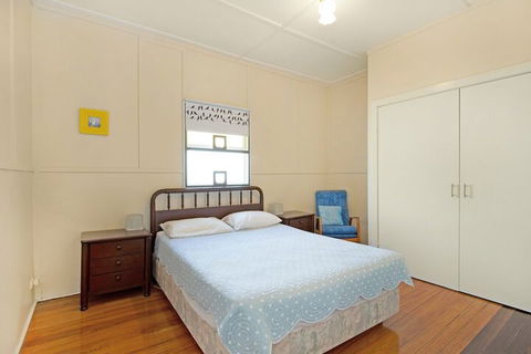 Close To Water Restaurants & Clubs Toorbul St. Bongaree - Goulburn Accommodation 2