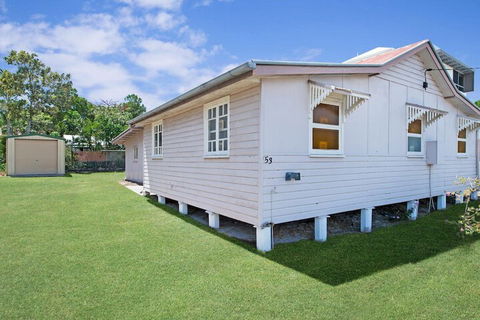 Close To Water Restaurants & Clubs Toorbul St. Bongaree - Goulburn Accommodation 0