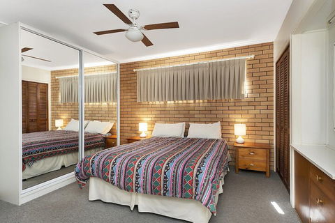Ground Floor Air Conditioned Fabulous Waterviews Overlooking Pumicestone Passage - Goulburn Accommodation 5
