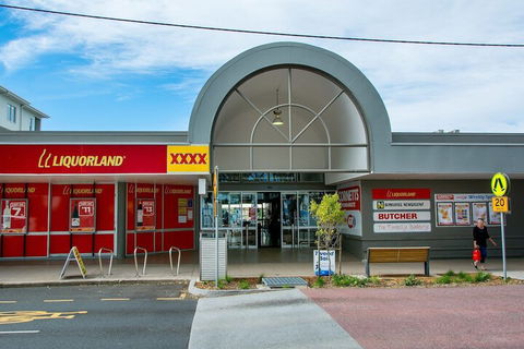 Ground Floor Air Conditioned Fabulous Waterviews Overlooking Pumicestone Passage - Goulburn Accommodation 1