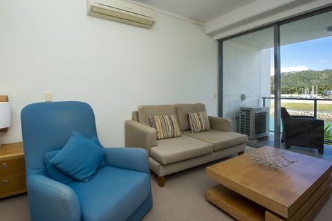 Blue On Blue Studio Room 1222 - Goulburn Accommodation 3