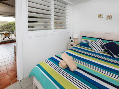 WHITE WAVES 4 ABSOLUTE BEACH FRONT STUDIO HASTINGS POINT - Goulburn Accommodation 6