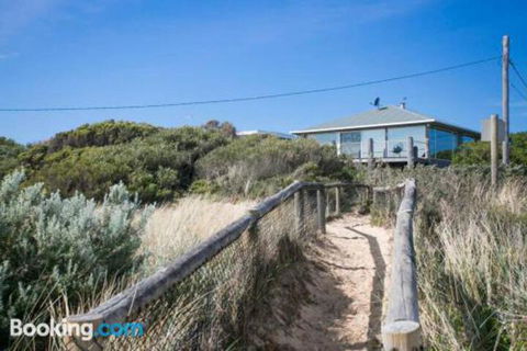 Anchor Beachfront Retreat - Goulburn Accommodation 2
