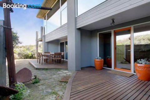 Anchor Beachfront Retreat - Goulburn Accommodation 5
