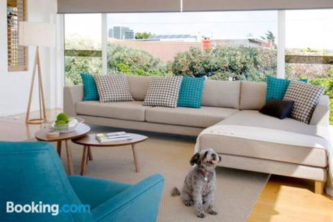 Anchor Beachfront Retreat - Goulburn Accommodation 6