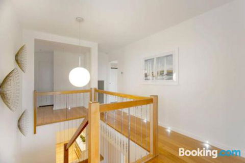 Anchor Beachfront Retreat - Goulburn Accommodation 0