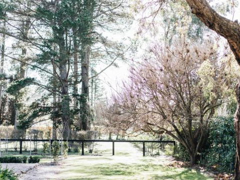 KIRRIEMUIR Burradoo Southern Highlands 4pm Check Out Sunday - Goulburn Accommodation 1