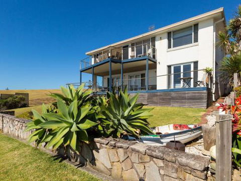 PENZANCE Gerroa Beachfront To Shelley Beach & 4pm Check Out Sundays - Goulburn Accommodation 3