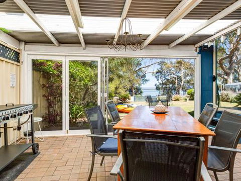SORRENTO LAKESIDE Sanctuary Point 4pm Check Out Sundays - Goulburn Accommodation 2