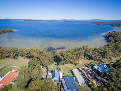 SORRENTO LAKESIDE Sanctuary Point 4pm Check Out Sundays - Goulburn Accommodation 0