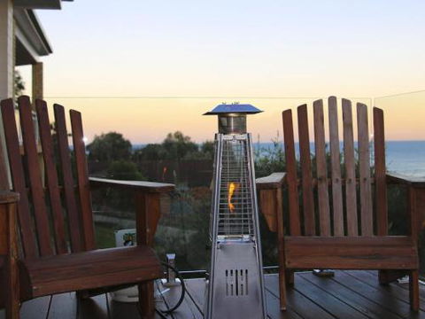 WHALE WATCH FOR FOUR Gerringong 4pm Check Out Sundays - Goulburn Accommodation 0