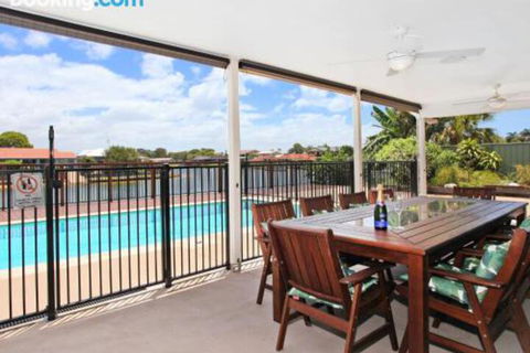 Schirrmann 56 Four Bedroom Home On Canal With Pool Pontoon Aircon & WiFi! - Goulburn Accommodation 1