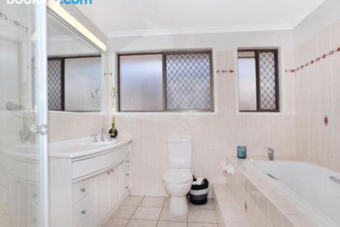 Schirrmann 56 Four Bedroom Home On Canal With Pool Pontoon Aircon & WiFi! - Goulburn Accommodation 0