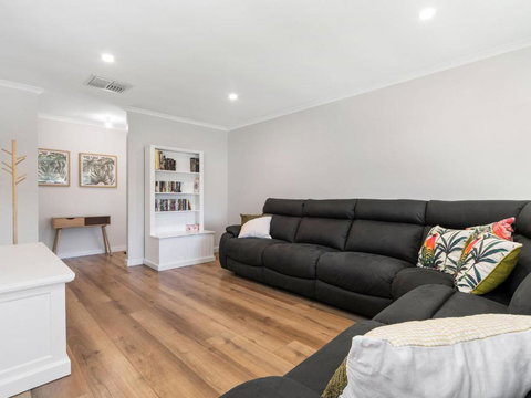 Rosebud Family Escape On Laurens - Goulburn Accommodation 4