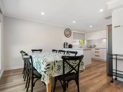 Rosebud Family Escape On Laurens - Goulburn Accommodation 1