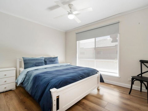 Rosebud Family Escape On Laurens - Goulburn Accommodation 5