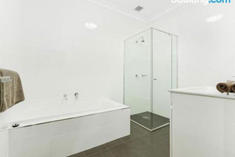 SURF BEACH DREAMS Kiama & Surrounds 4pm Check Out Sundays - Goulburn Accommodation 5
