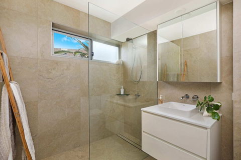 SPECTACULAR OCEAN FRONT Sounion6 - Goulburn Accommodation 4