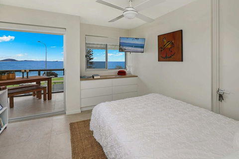SPECTACULAR OCEAN FRONT Sounion6 - Goulburn Accommodation 0