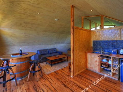 Bruny Island Accommodation 43 Degrees Beachside Studio Spa Apartments (1) - Goulburn Accommodation 6