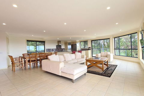 A Vista, Townhouse 1 - Goulburn Accommodation 0