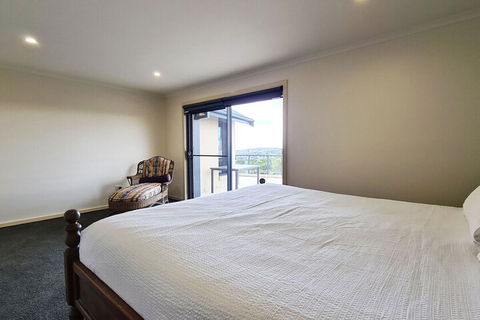 A Vista, Townhouse 1 - Goulburn Accommodation 5
