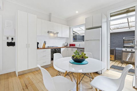 AMORE - Goulburn Accommodation 4