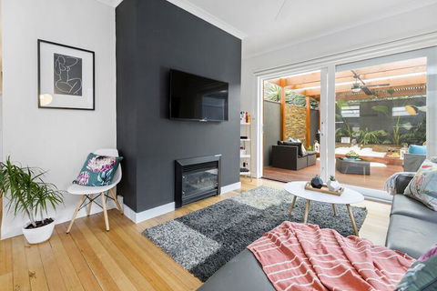AMORE - Goulburn Accommodation 0