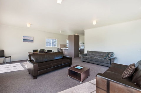Julieanne - Goulburn Accommodation 6
