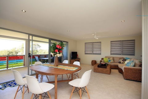 Lorikeet 1 - Goulburn Accommodation 5