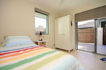 Lorikeet 1 - Goulburn Accommodation 3