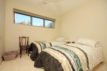 Lorikeet 2 - Goulburn Accommodation 1