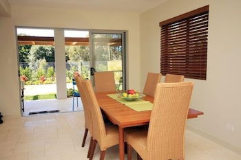 Lorikeet 2 - Goulburn Accommodation 2