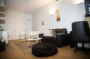 Modern Apartment With Pool & Spa - Goulburn Accommodation 5