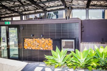 Modern Apartment With Pool & Spa - Goulburn Accommodation 4