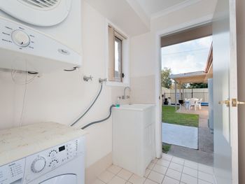 Seaclusion 2 2 Margaret Street - Goulburn Accommodation 5