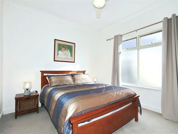 Modern Seaside Sanctuary - Goulburn Accommodation 4
