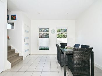Modern Seaside Sanctuary - Goulburn Accommodation 3