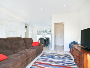 Modern Seaside Sanctuary - Goulburn Accommodation 2