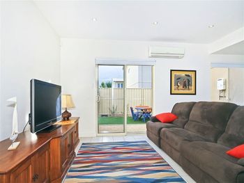 Modern Seaside Sanctuary - Goulburn Accommodation 6